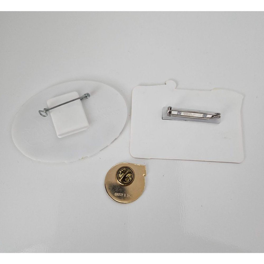 Vintage McDonaldś Name tags and racing pin - Picture 5 of 9